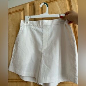 NWT white Bermuda shorts banana republic